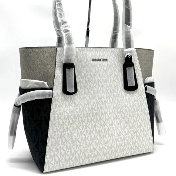 Michael Kors Voyager Large Color-Block Signature Tote Bag - Optic White Multi - Picture 3 of 11